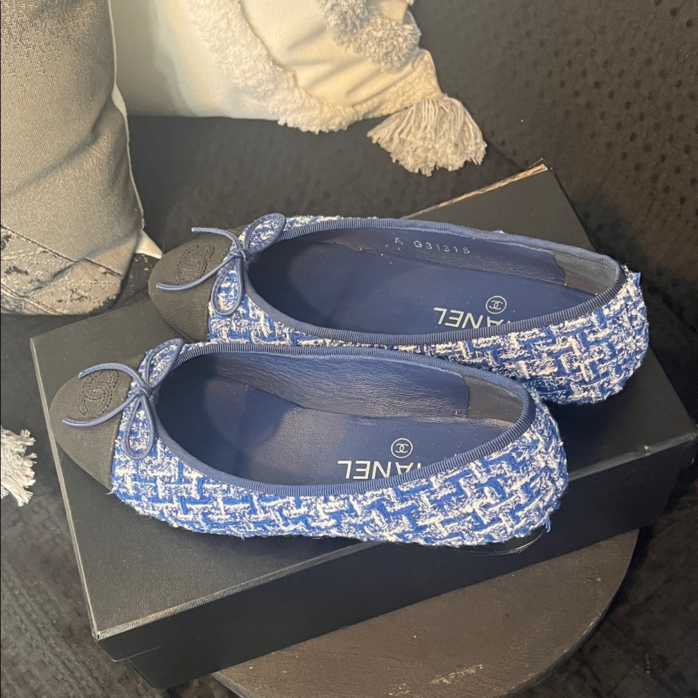 CHANEL Blue and White Tweed Flats